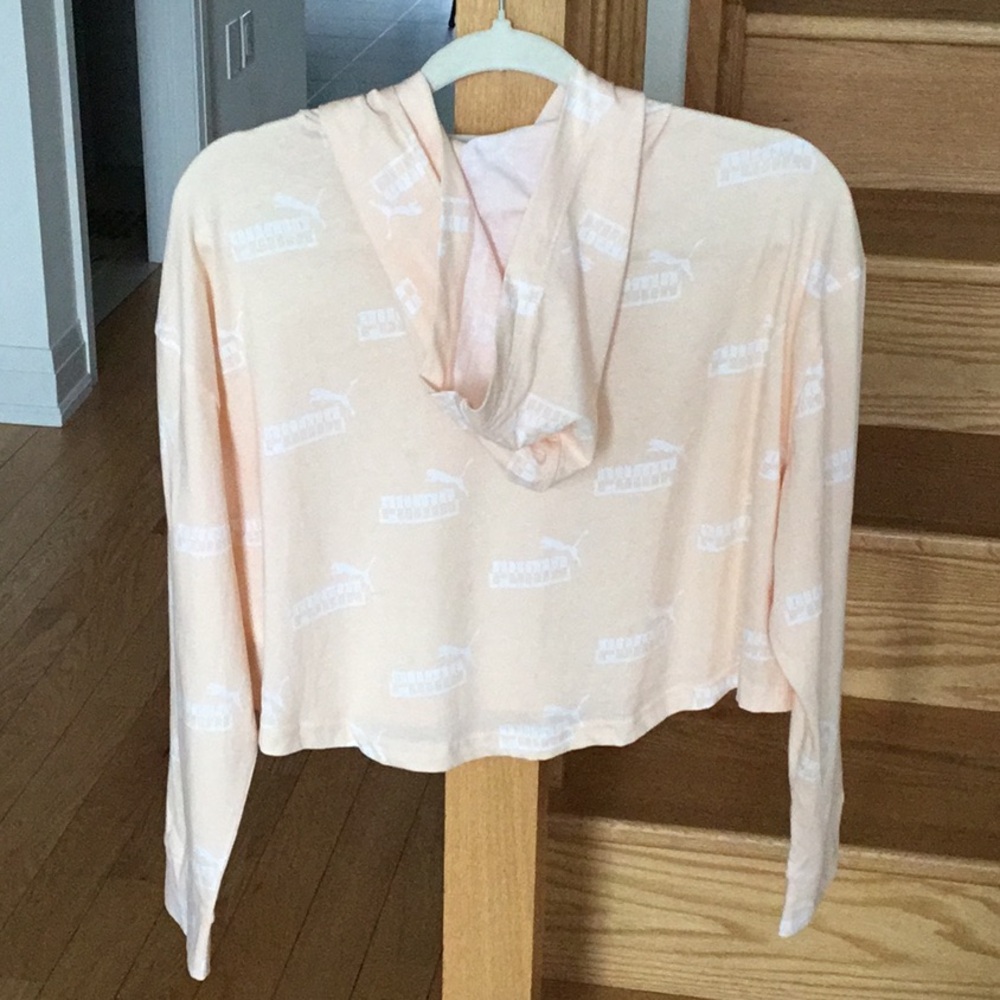 Puma Amplified all-over print, Cropped Hoodie in Blush Peach with White Logo - Picture 5 of 8